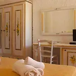 Oda ve Kahvaltı Giada 4*